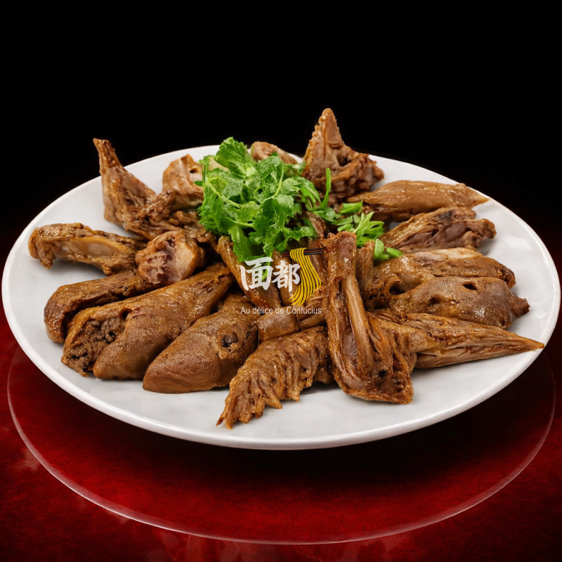 Assortiment d’abats et de pièces de canard marinés au piment